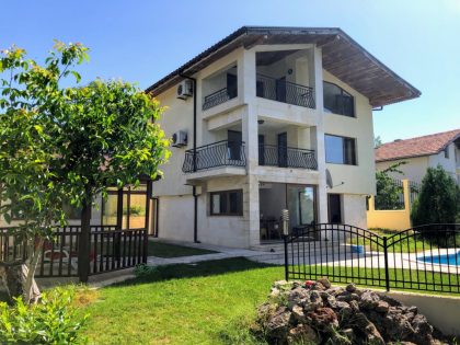 7-Zimmer-Villa mit Pool und fantastischem Meerblick in der Nähe von Albena & Balchik