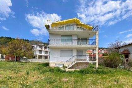 Dreistöckiges Haus mit Meerblick in Strandnähe – zwischen Albena & Balchik
