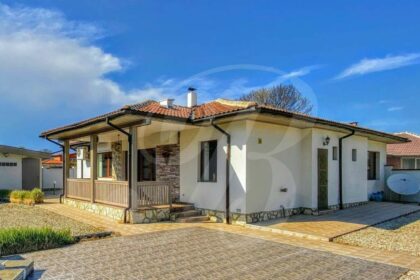 Fantastisches Haus mit Pool in sehr schönem Dorf in der Nähe von Baltschik und der Küste
