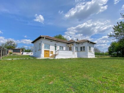 Renovierter 3-Zimmer-Bungalow mit großem Garten und kleinem Pool