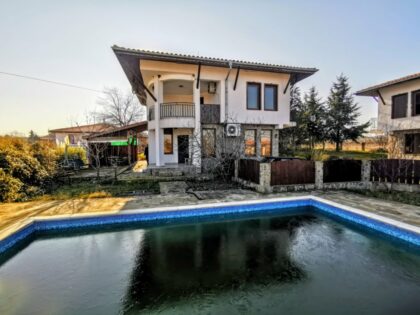 4-Zimmer-Haus mit Pool in der Nähe von Sunny Beach