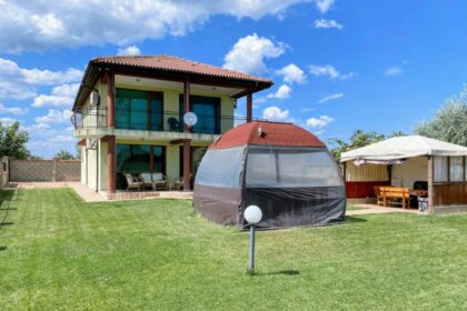 Zweigeschossiges 4-Zimmer-Haus mit Meerblick
