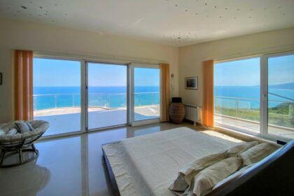 Luxus & Aussicht: Imposantes 5-Sterne-Immobilie mit direktem Blick auf die Bucht und das Meer
