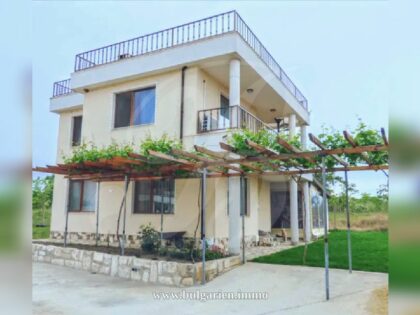 Ausgezeichnetes Einfamilienhaus mit Meerblick in Varna