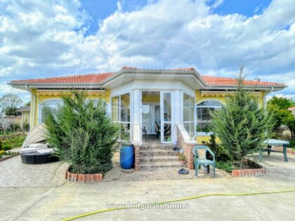 Einstöckiges Haus mit Pool und 1300 qm Grundstück in der Nähe von Balchik und dem Meer