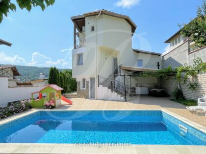 Große Villa mit schöner Aussicht & Swimmingpool