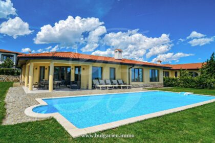 Makellose 5-Zimmer-Villa mit atemberaubendem Meerblick in BlackSeaRama