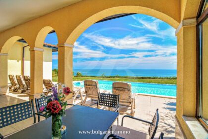 Wunderschöne 5-Zimmer-Villa mit Pool und atemberaubendem Meerblick in BlackSeaRama