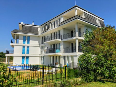 15 Einheiten Mehrfamilienhaus mit Meerblick & Pool in Bjala, Varna
