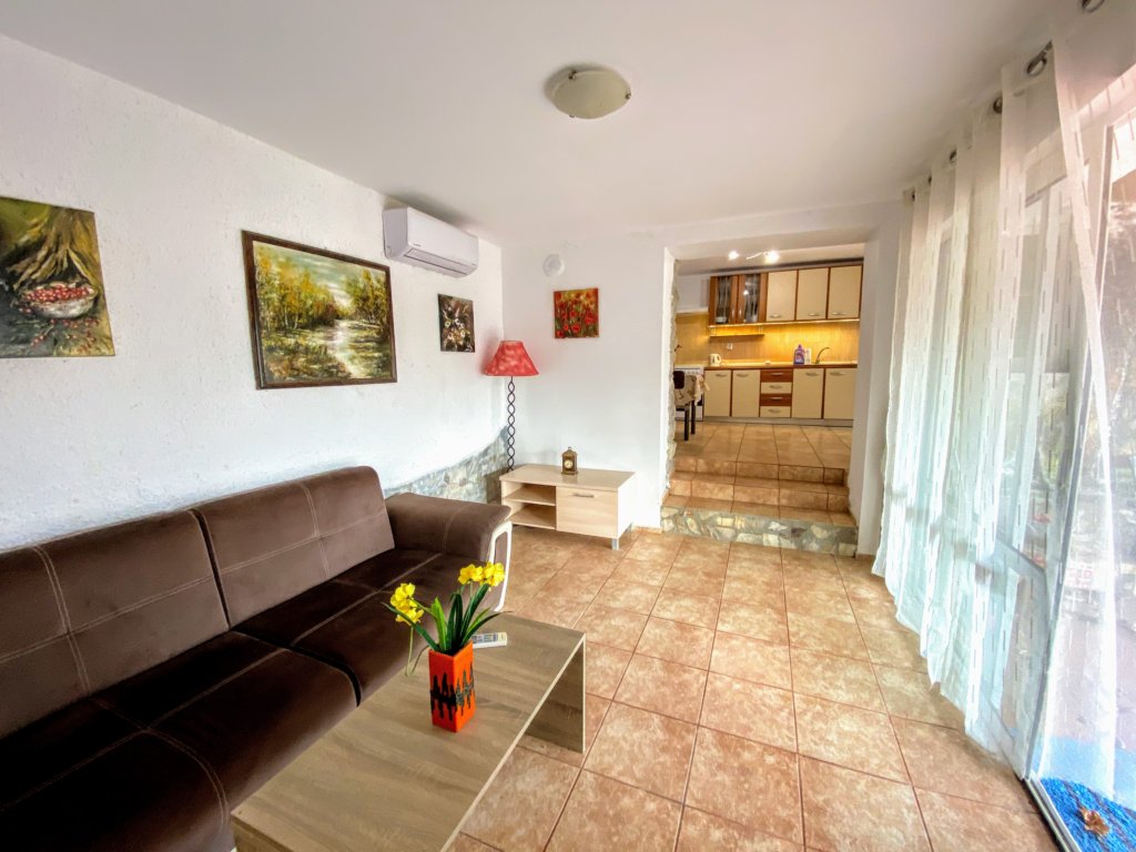 Renovierter Bungalow mit 4 Zimmern, 2 Bädern, schönem 1500qm ummauerten