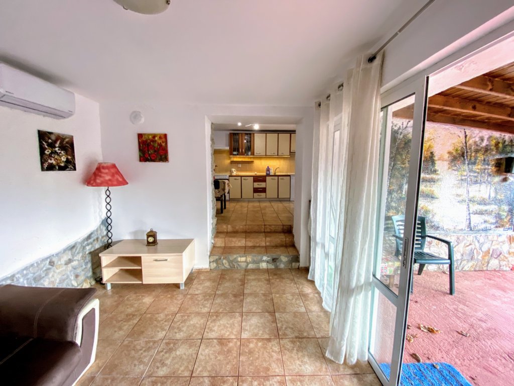 Renovierter Bungalow mit 4 Zimmern, 2 Bädern, schönem 1500qm ummauerten