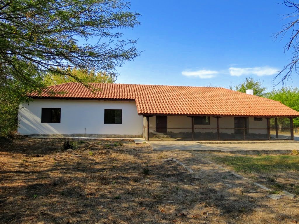 Großer renovierter Steinbungalow, 25min zum Strand