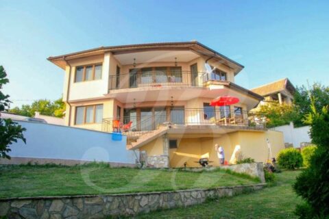5-Zimmer-Villa mit Pool & fantastischem Meerblick in der Nähe von Albena
