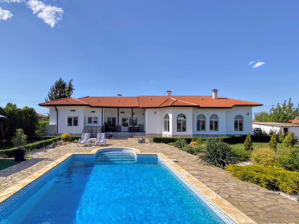 * Verkauft * Wunderschönes einstöckiges Haus mit Pool, 25min zum Strand