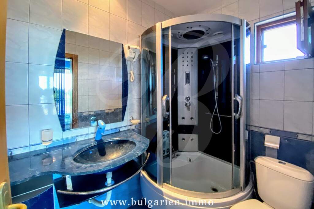 Zweigeschossiges 4-Zimmer-Haus mit Meerblick