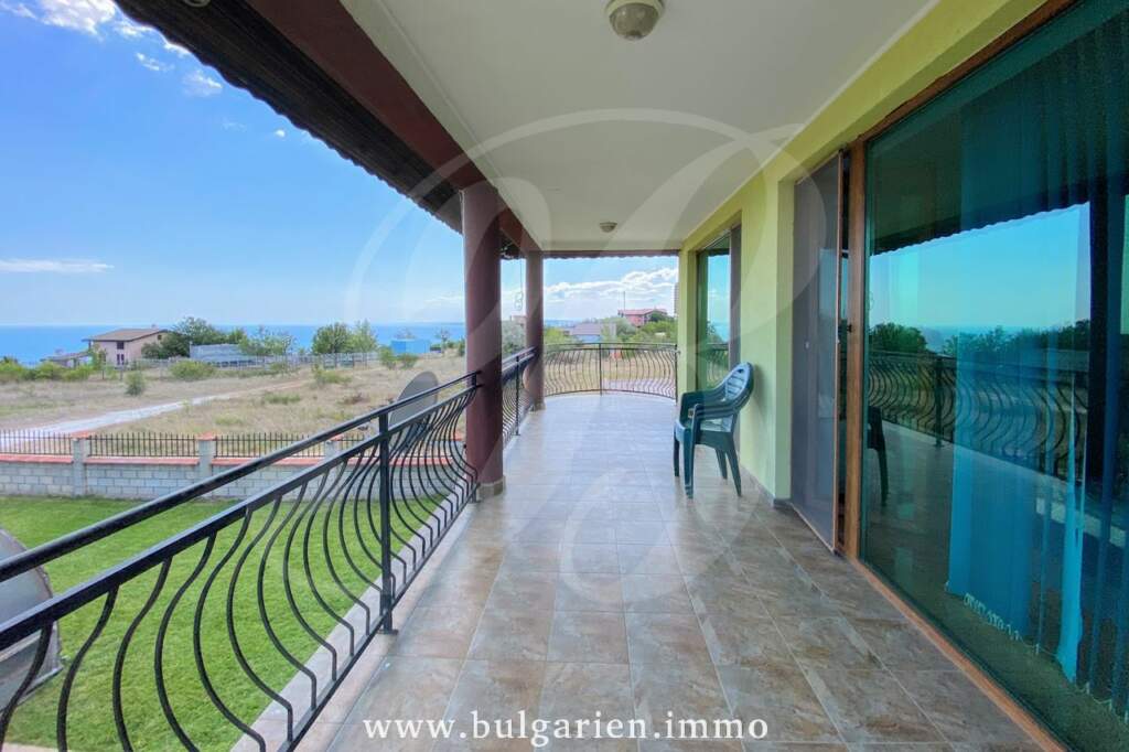 Zweigeschossiges 4-Zimmer-Haus mit Meerblick