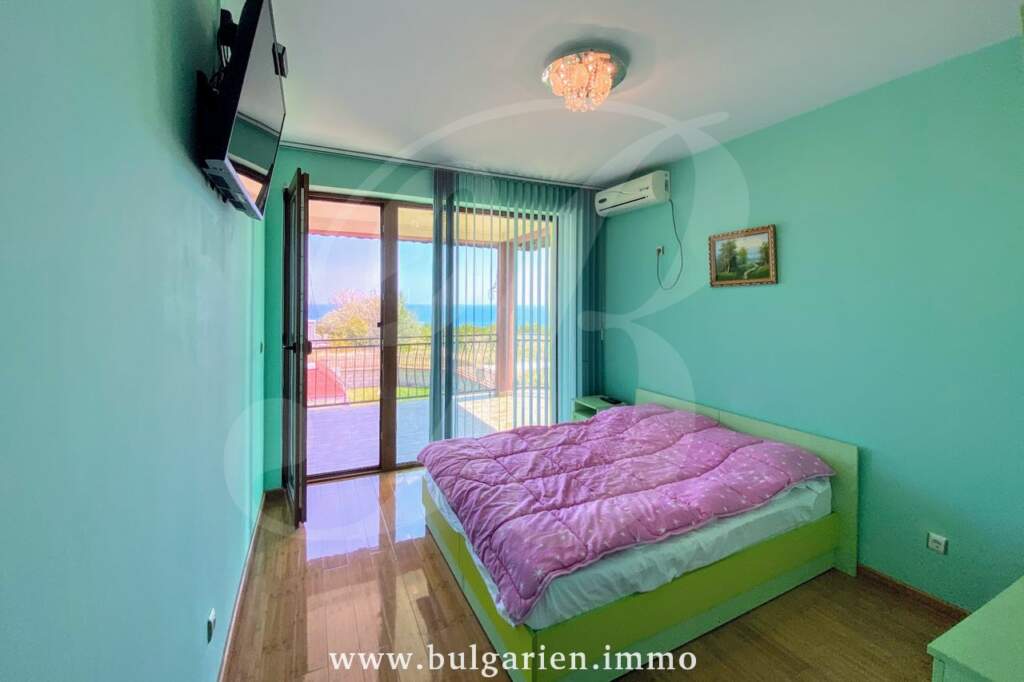 Zweigeschossiges 4-Zimmer-Haus mit Meerblick