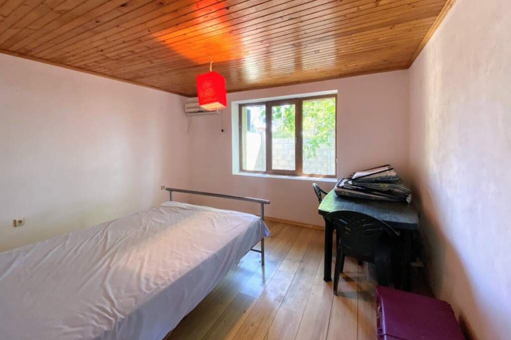 Schönes 3-Zimmer-Steinhaus mit privatem 1140 qm großem Garten in der