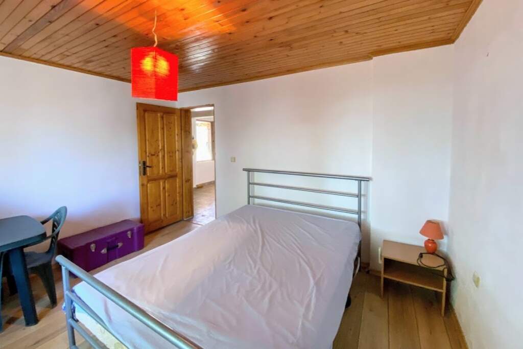 Schönes 3-Zimmer-Steinhaus mit privatem 1140 qm großem Garten in der