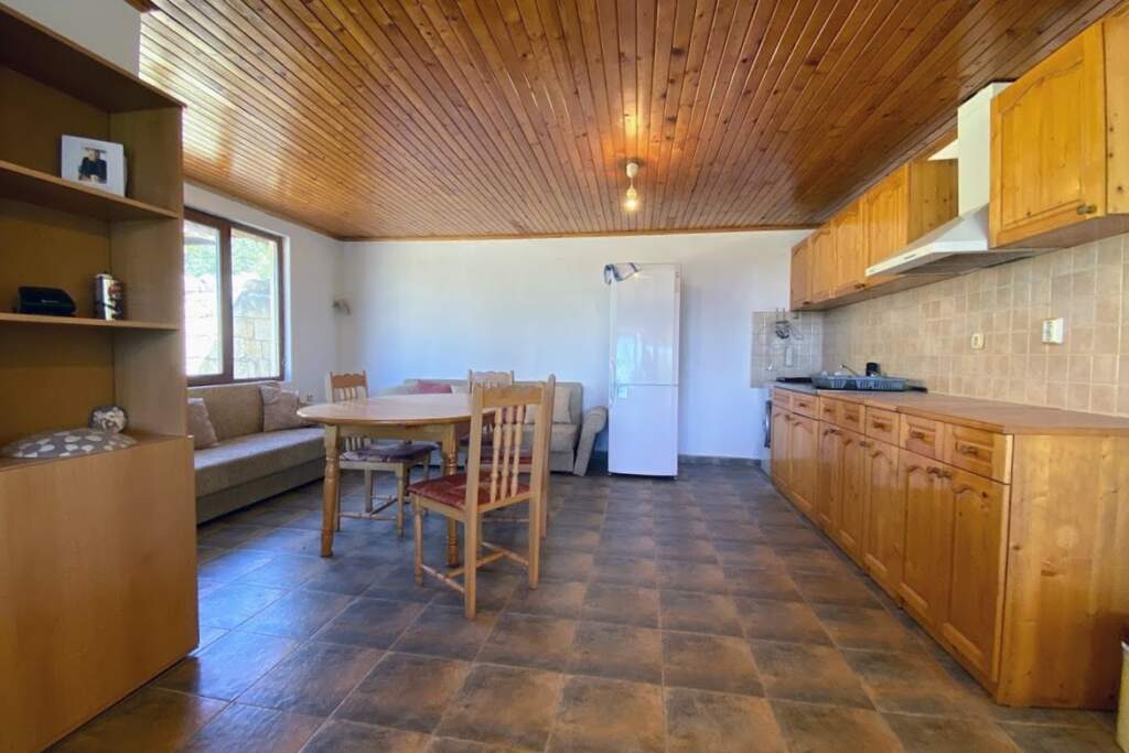 Schönes 3-Zimmer-Steinhaus mit privatem 1140 qm großem Garten in der