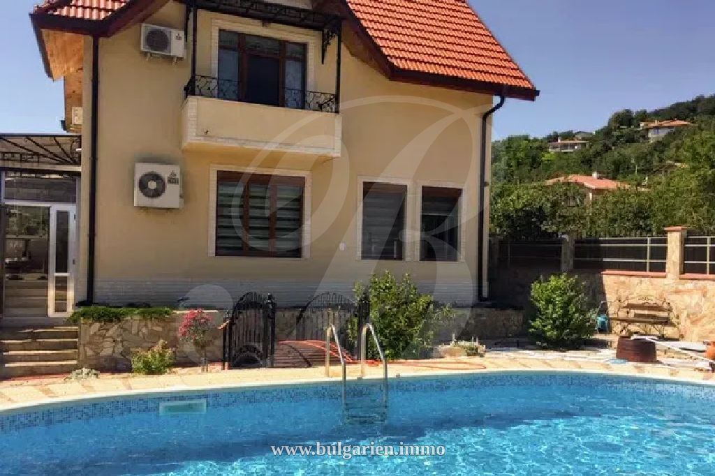 Außergewöhnliches Haus mit Meerblick in Varna bei St. Konstantin