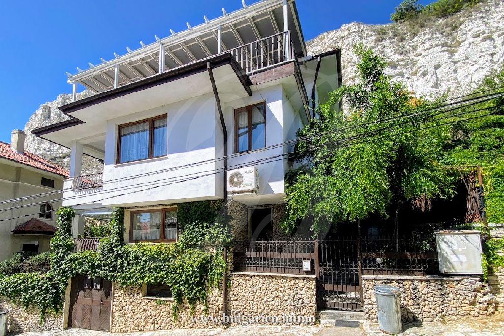 10ZimmerHaus mit Meerblick im Zentrum in Balchik 800m