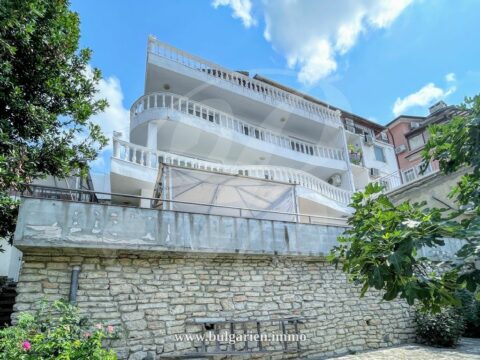 4-stöckiges Haus mit Meerblick in der Nähe der Promenade in Balchik – 300m zum Strand