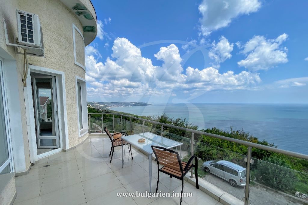 Erstaunliche Villa mit perfektem Meerblick und Panoramapool bei Albena