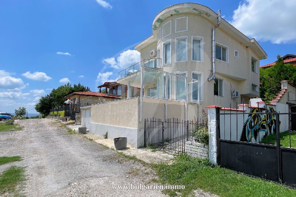 Erstaunliche Villa mit perfektem Meerblick und Panoramapool bei Albena