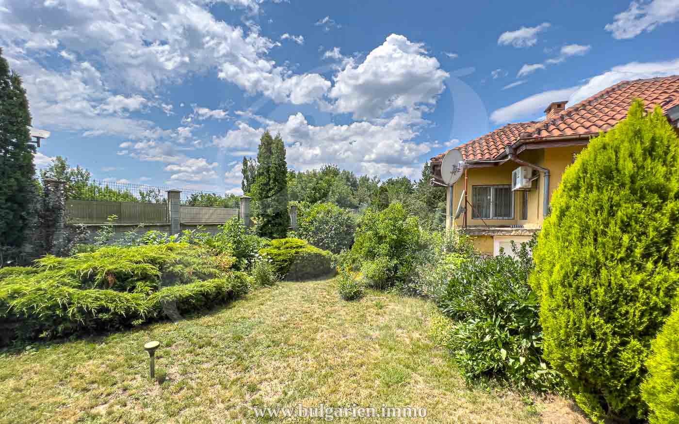 Renoviertes 3ZimmerHaus mit 1400 qm Garten