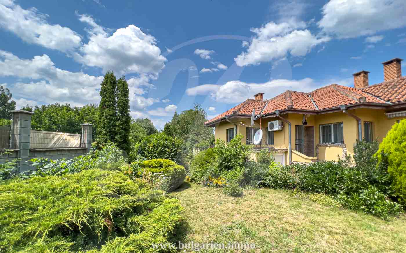 Renoviertes 3ZimmerHaus mit 1400 qm Garten