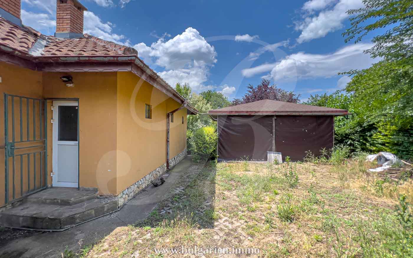 Renoviertes 3ZimmerHaus mit 1400 qm Garten
