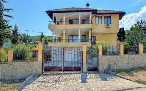Charmantes 2-stöckiges Haus in Balchik mit Meerblick