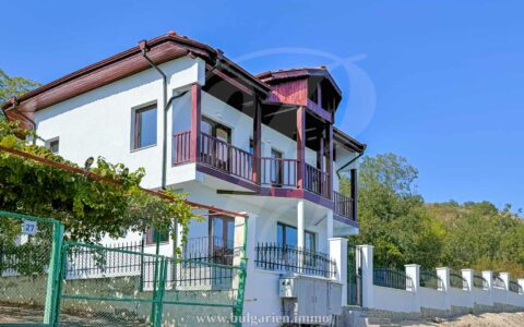 Zweistöckiges Haus mit Meerblick aus allen Zimmern