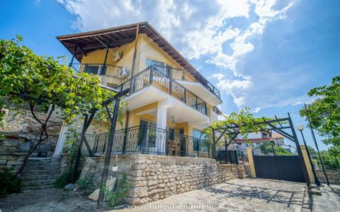 Geräumiges 3-stöckiges Haus mit Meerblick in Balchik