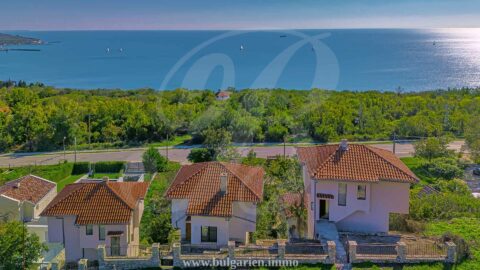 Neue dreistöckige Villa mit 180°-Panorama über das Schwarze Meer