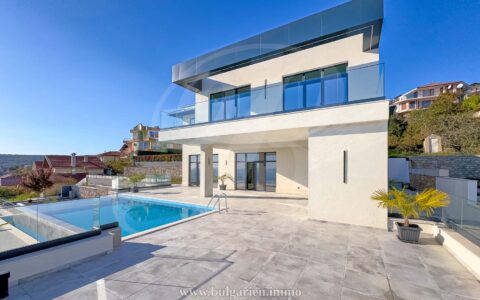 Luxuriöse 10-Zimmer-Villa mit Panoramameerblick und Infinity-Pool