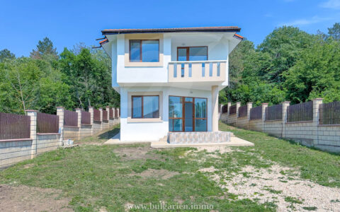 Neugebautes Haus am Rande des Dorfes von Albena