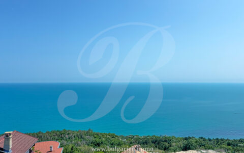 Villa mit weitläufigem Meerblick und beheiztem Pool
