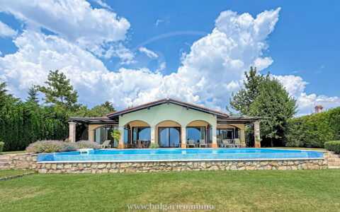 Elegante Villa mit Infinity‑Pool und Panorama‑Meerblick — BlackSeaRama